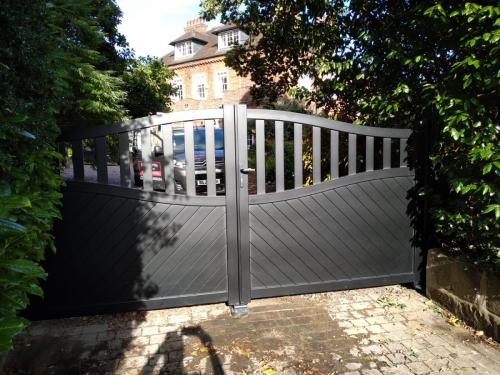 External view of manual aluminium gate installed byhenderson in chester
