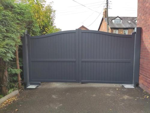 aluminium gate in anthracite with underground automation by henderson in cheshire